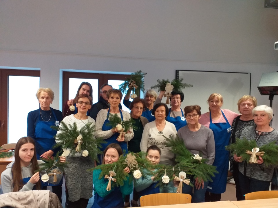 Słuchacze na wspólnych warsztatach z mieszkańcami bursy